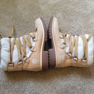 Timberland Shoes - Timberland Boots - Size 7 Woman Timberland Shoes - Timberland Boots - Size 7 Woman